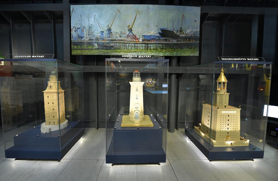 克里克为世界第一邮轮博物馆中的克里克玻璃展柜